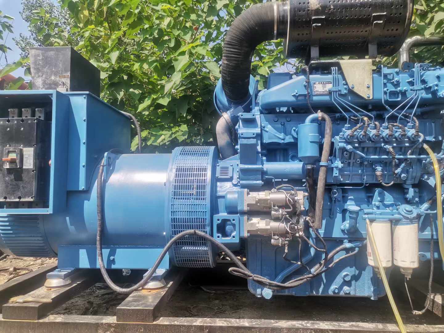 白银详细说明降低 800kW 柴油发电机输出电流波动的方法